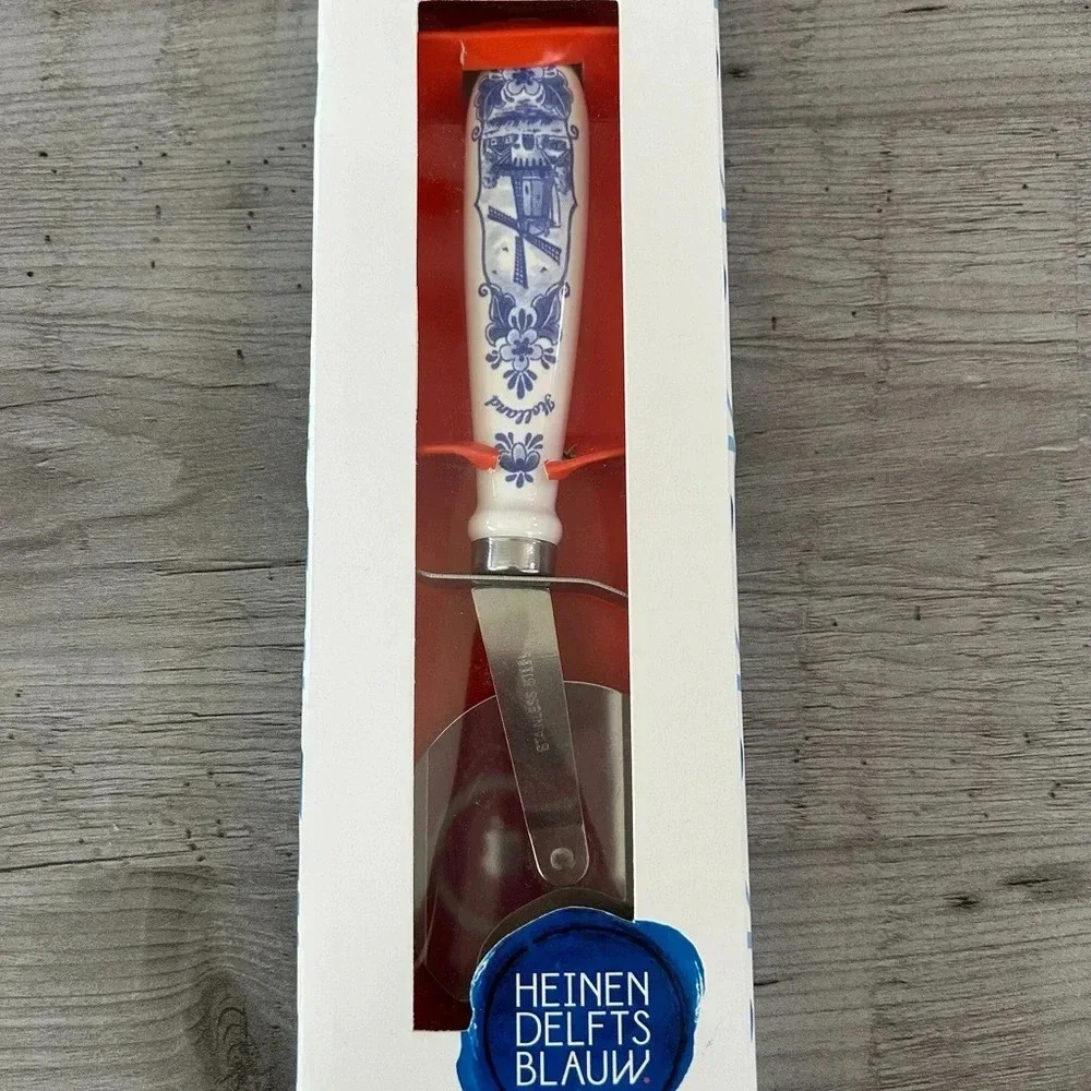 Delft Blue Pizza Cutter/Slicer - Picture 2 of 6